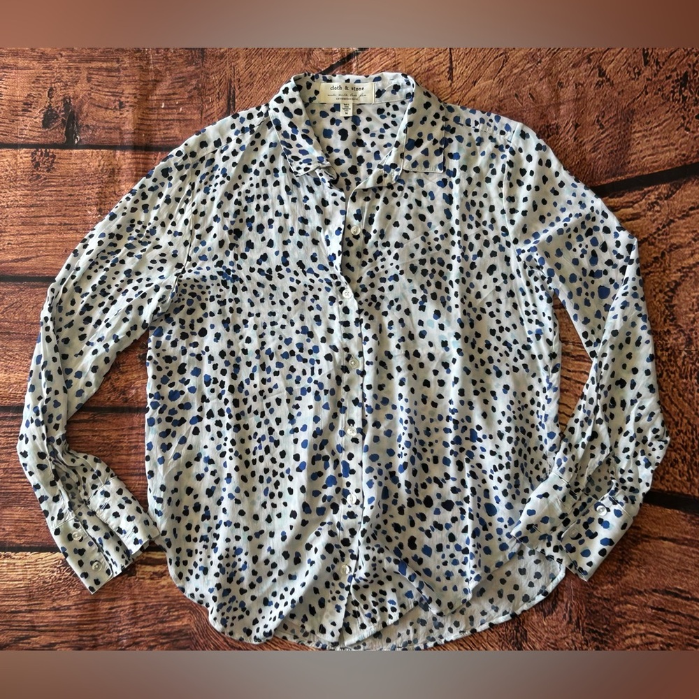 Cloth & Stone Blue‎ and White Button Down Shirt - Picture 4 of 10
